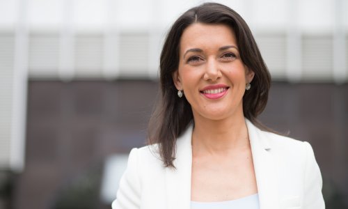 HRT-ova voditeljica ima razloga za sreću: Sa suprugom proslavila 20. godišnjicu braka