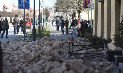 Petrinji i Sisku pomaže 250 pripadnika HV-a