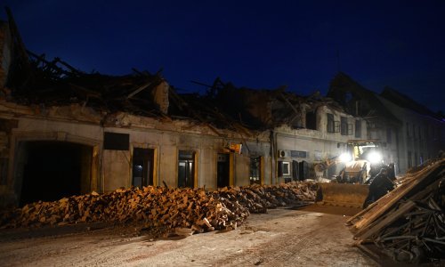 Policajci se odrekli svojih obroka kao pomoć stradalima u potresu