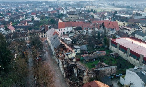 Petrinja snimljena iz zraka jutro poslije potresa