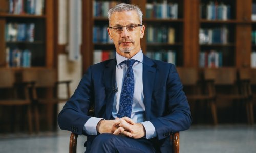 Guverner Vujčić ima rješenje za problem prešutnih prekoračenja minusa, a otkrio je od kada će se u trgovinama pojaviti cijene u eurima