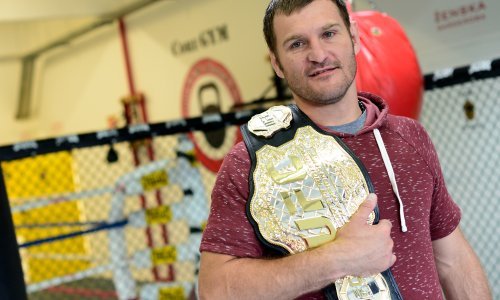 Najopasniji čovjek na svijetu velikog srca; prvak UFC-a Stipe Miočić još jednom pokazao koliko živi s Hrvatskom u najtežim trenucima