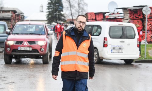 Tomašević u Glini: Fali vode; odjeće i deka ima dovoljno, grijalice na struju nemaju smisla