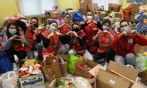 Šire se optužbe da Crveni križ baca dio donirane hrane, a oni kažu: 'Hranu bez deklaracije ne smijemo dijeliti ljudima'