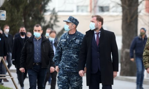 Ministar Banožić obišao vojnike koji pomažu na područjima pogođenim potresom