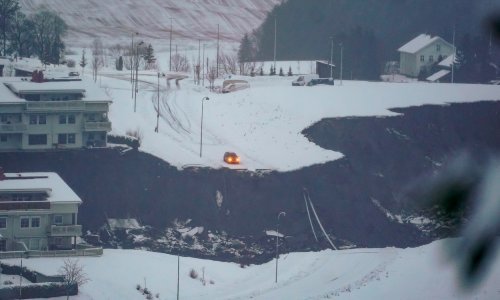 [FOTO] Norveški spasioci tragaju za najmanje 10 nestalih; klizište progutalo dio stambene četvrti nedaleko Osla
