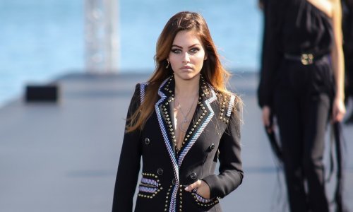 Za ovaj je selfie prelijepa Francuskinja munjevitom brzinom zaradila tisuće lajkova