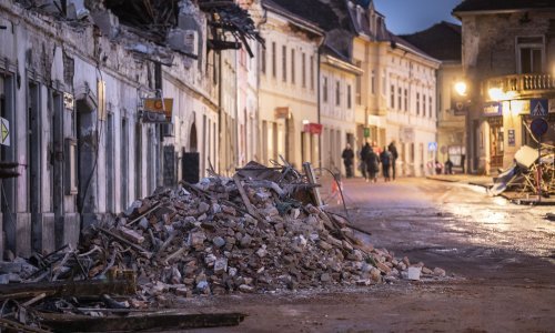 [FOTO] Najtužnije Silvestrovo u Petrinji od Domovinskog rata