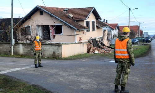 Vojnici i danas pomagali na potresom postradalom području