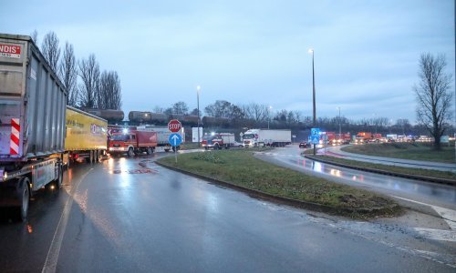 [FOTO/VIDEO] Nijemci dovezli 110 tona opreme u Sisak, a onda pola sata čekali da naši odluče kamo će s njom