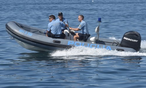 Muškarac u Pirovcu u novogodišnjoj noći napao bivšu djevojku, lakše je ozlijedio, prijetio joj, oštetio joj laptop te brod na kojem je bila