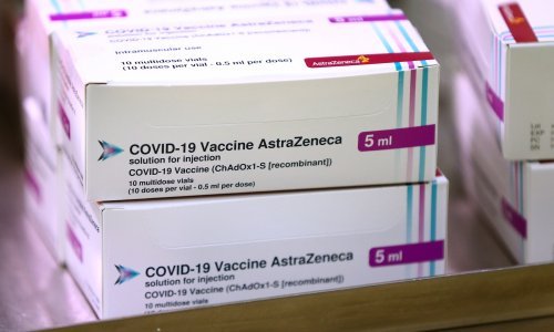 U Britaniji pacijent na dijalizi prvi u svijetu primio cjepivo AstraZenece i Oxforda