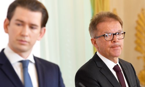 Novi neuspjeh Kurzove vlade; građane s negativnim testom htjeli ranije pustiti u trgovine i na javne događaje, oporba blokirala plan: To je diskriminacija