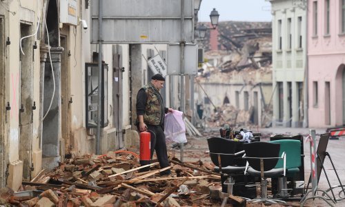 [FOTO/VIDEO] Pogledajte kako je danas izgledao centar Petrinje