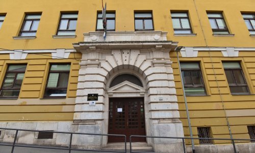 Bivši gimnazijalci Pule pokrenuli akciju za učenike Petrinje i Gline: Prikupljamo novac za kupnju prijenosnih računala