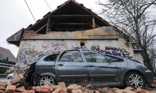 [FOTO] Posljedice razornog potresa kod Petrinje vidljive su i u Zagrebu, a najteže je stradala Brezovica