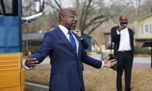 Demokrat Warnock pobjednik u Georgiji, druga utrka još neodlučena