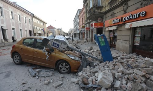Sisak se u najrazornijem potresu prema istoku pomaknuo deset , a Petrinja do 20 centimetara