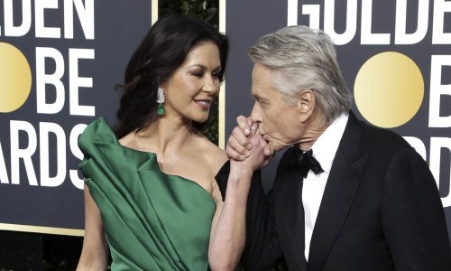 Ni nakon 20 godina braka ne nedostaje im romantike: Catherine Zeta-Jones oduševila novom, intimnom fotografijom