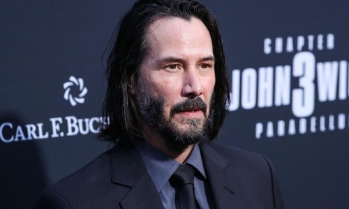 Keanu Reeves zaplivao hladnim oceanom i dokazao da je u top formi