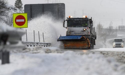 Snijeg paralizirao promet na autocesti; prekinute katamaranske linije; kamioni ne mogu prema Rijeci i Istri