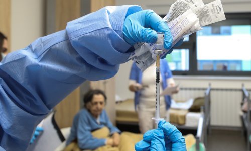 Znanstvenici s Oxforda pripremaju verzije cjepiva protiv novih sojeva covida