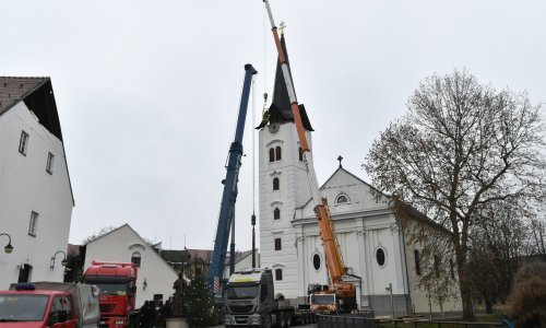 [FOTO/VIDEO] Odgođeno skidanje zvonika sisačke katedrale