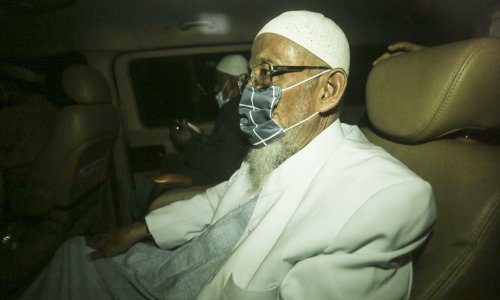 [FOTO] Inspirator terorističkog napada na Baliju 2002., u kojem su ubijene 202 osobe, pušten iz zatvora; obitelji žrtava ogorčene