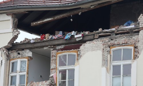 Objavljen popis svih tvrtki koje su nakon Domovinskog rata radile obnovu kuća na Baniji, ima ih gotovo 300