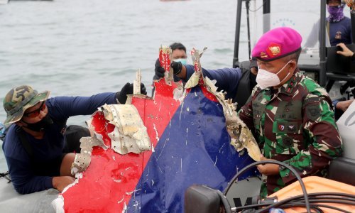 Indonezijske vlasti otkrile signale iz crne kutije nestalog zrakoplova: 'Vrlo brzo ćemo ga pronaći'