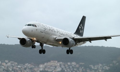 MUP unajmljuje avion kojim će deportirati petoricu ilegalaca iz Egipta, uvjet je - mora imati najmanje dva toaleta