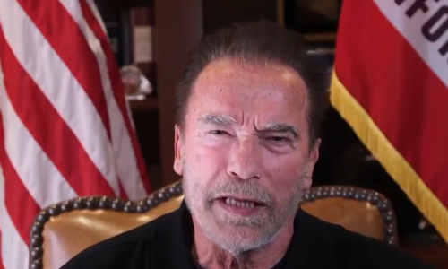 [VIDEO] Schwarzenegger se okomio na Trumpa, pozvao Amerikance na jedinstvo ali i natuknuo da mu je otac bio nacist