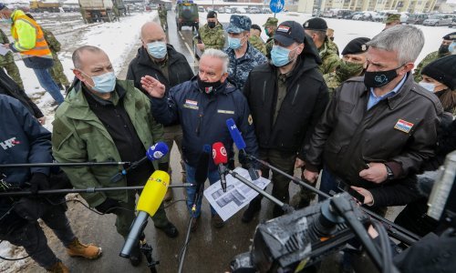 MORH: Ministar Banožić i admiral Hranj obišli pripadnike HV-a na Baniji