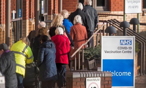 Parking Disneylanda postaje veliki centar za cijepljenje; u SAD-u do sada protiv covid-19 cijepljeno više od 10 milijuna ljudi