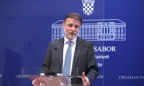 [FOTO/VIDEO] Jandroković o navodnoj uroti protiv HDZ-a: Te je informacije medijima plasirao netko iz stranke i taj je zlonamjeran i priglup