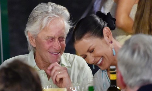 Catherine Zeta-Jones objavila fotografiju iz prošlosti: 'S tobom se uvijek smijem'