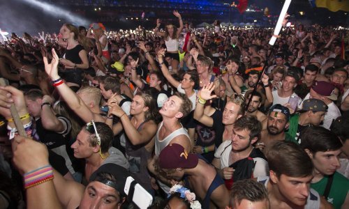 Država s pet milijuna kuna financira koncerte Prljavog kazališta, Thompsona, Parnog valjka, Hladnog piva: 'Jer svirati se mora'