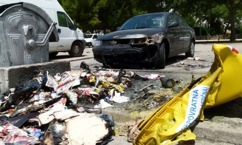 Plamen iz kontejnera u Splitu zahvatio i tri i automobila