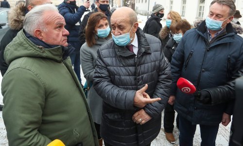 [FOTO/VIDEO] Francuski šef diplomacije posjet Hrvatskoj počeo u Petrinji, iznenadilo ga da je u tom gradu bila i Napoleonova vojska