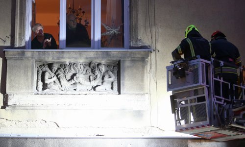 [VIDEO/FOTO] U centru Zagreba urušio se dio zgrade i pao na ulicu