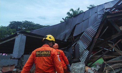 [FOTO] Potres pogodio i Indoneziju: Troje mrtvih i 24 ozlijeđenih, srušila se i bolnica