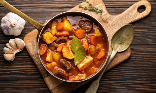 Jelo koje će vas najbolje ugrijati u ove hladne dane: Recept za tradicionalni juneći gulaš