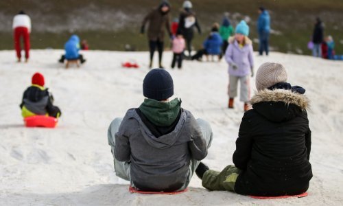 [FOTO] Zagrepčani subotu iskoristili za uživanje na Cmroku; pogledajte kako ih je poslužilo vrijeme