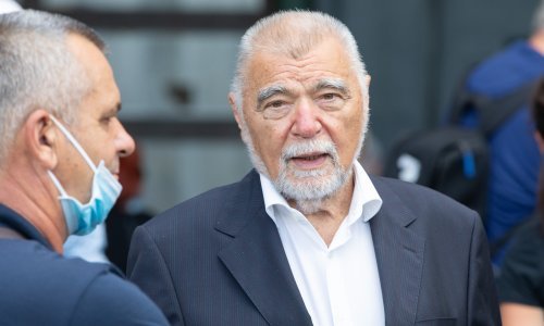 Bivši predsjednik Mesić i poduzetnik Kolenac dopremili pomoć Petrinji i pozvali sve da se pridruže