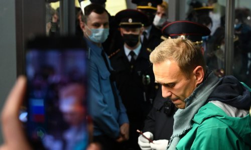 [FOTO] Navaljni priveden nakon što je sletio u Moskvu, policija uhitila i njegove suradnike: To su kukavice i jadnici