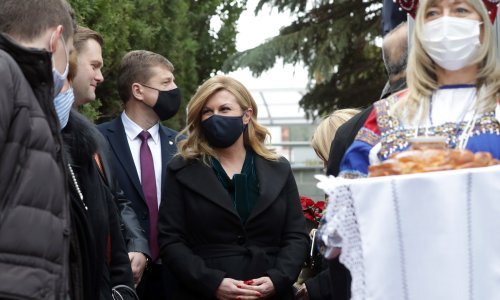 Grabar Kitarović zahvalila svima koji su pomogli da se obitelji Radošević koja je stradala u potresu izgradi novi dom