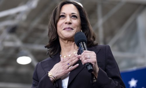 Kamala Harris pokrenula novi modni trend: Žene diljem svijeta u njezinu čast nose starke i bisere