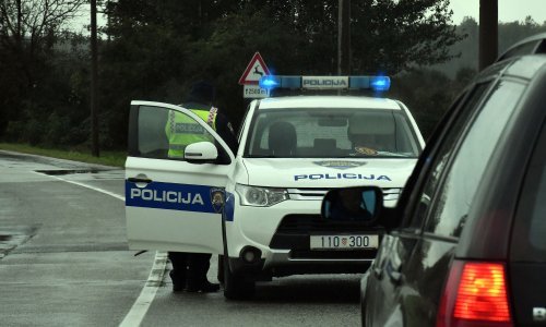 Policija na cestama za vikend uhvatila 19 ponavljača najtežih prekršaja; nije bilo poginulih osoba
