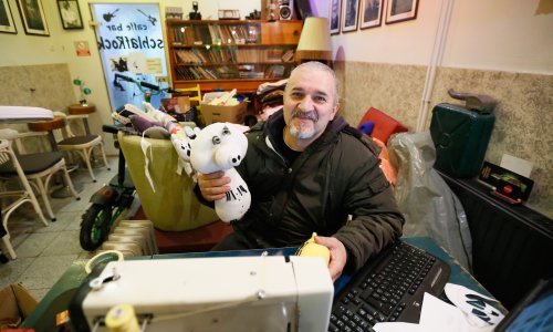 [FOTO/VIDEO] Dalibor Pupavac čarobnjak je u čijim rukama oživi svaki dječji crtež, no igračke za odrasle ponekad mu zadaju glavobolje. Traže ga sa svih strana svijeta, a nije ga zaustavio ni razorni potres