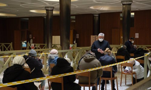 Vatikan započeo s cijepljenjem rimskih beskućnika protiv covida-19